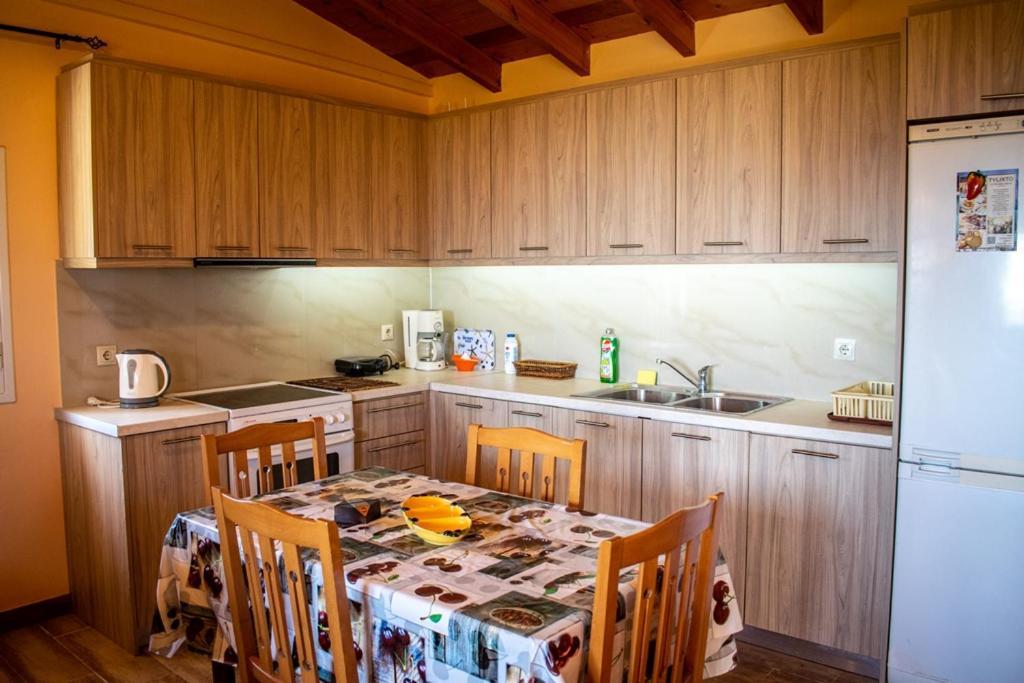 Takis & Eirini Family Apartments Перама Екстер'єр фото